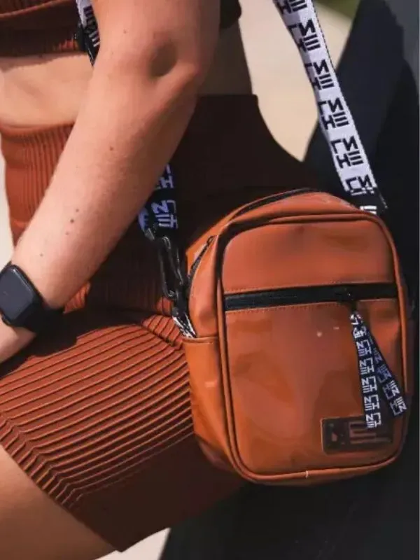 Bolsa Shoulder Hellen Carolina Logomania Vinil