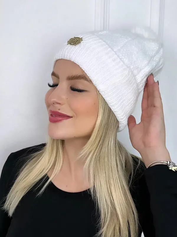 Touca Tricô com Pompom Hellen Carolina