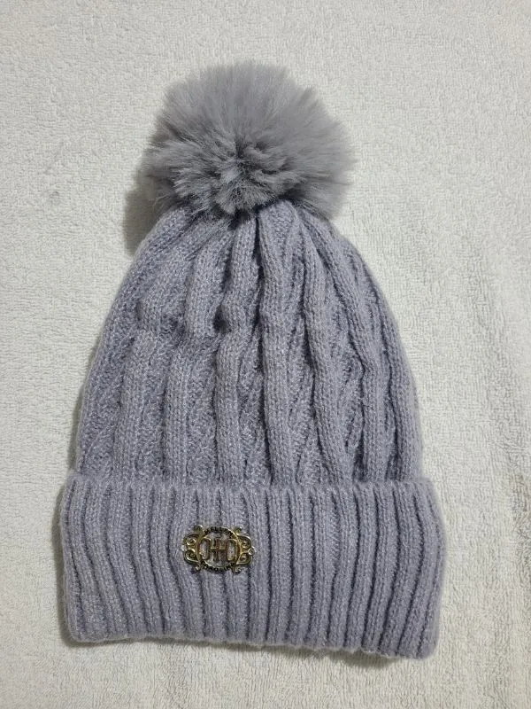 Touca Tricô com Pompom Hellen Carolina