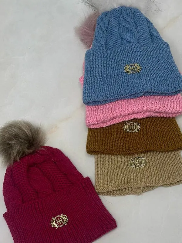 Touca Tricô com Pompom Hellen Carolina